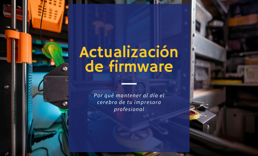 Pantalla de control mostrando la actualización del firmware de la impresora en la oficina.