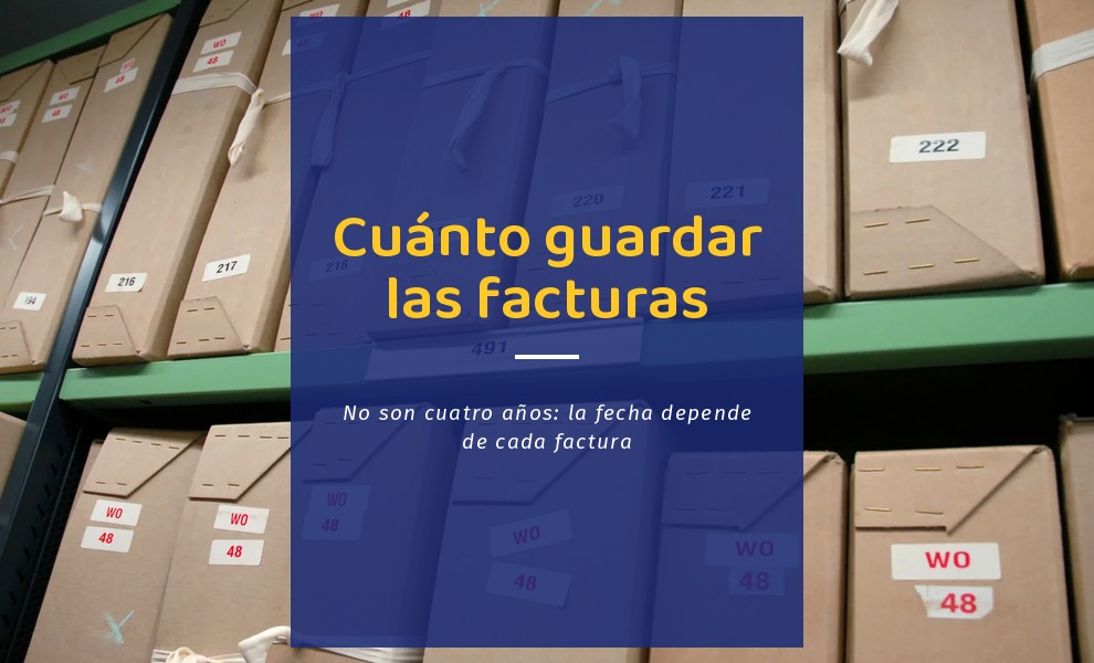 Cuánto tiempo hay que guardar las facturas: cajas de documentos archivadas en las estanterías de un depósito