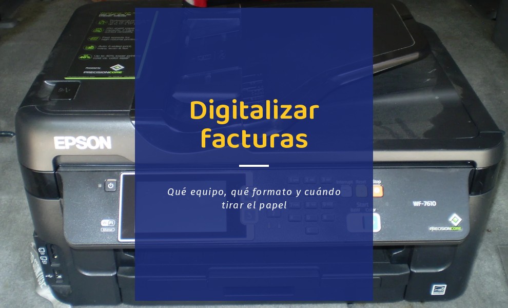 Digitalizar facturas: bandeja del alimentador automático de documentos de una multifunción de oficina, sobre el panel de control