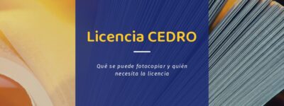 Licencia CEDRO: las páginas de un libro abierto se abren en abanico sobre una mesa