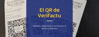 Cuatro tickets de impresora térmica con un código QR grande impreso, el mismo papel en el que saldrá el QR de Verifactu de muchas facturas simplificadas