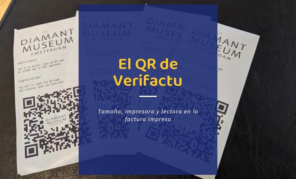 Cuatro tickets de impresora térmica con un código QR grande impreso, el mismo papel en el que saldrá el QR de Verifactu de muchas facturas simplificadas
